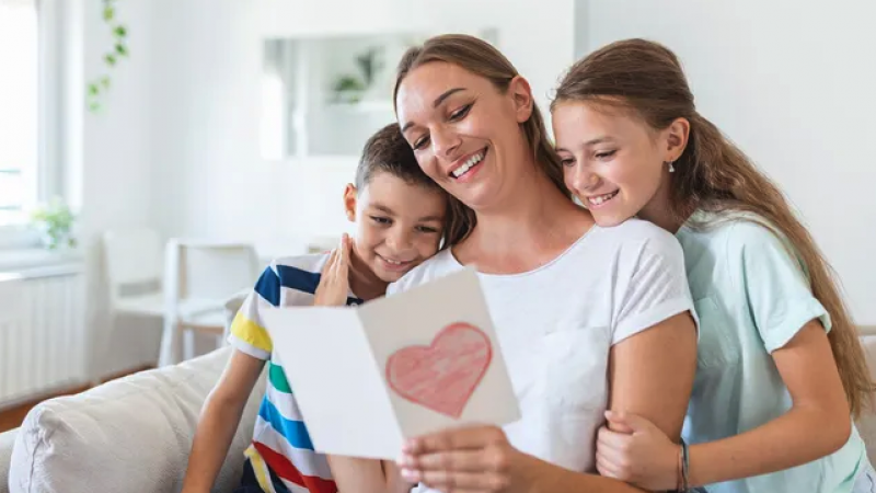 Día de la Madre 2025: cómo celebran los argentinos y cuánto gastan en regalos